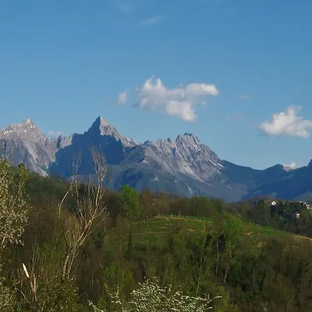 Gospodarstwo agroturystyczne Forni Rosaia Olivola (Massa and Carrara)