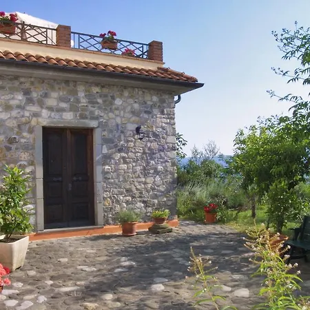 Forni Rosaia Gospodarstwo agroturystyczne Olivola (Massa and Carrara)